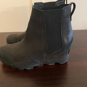 Sorel Joan Of Arctic Wedge II Chelsea Boot - size 7